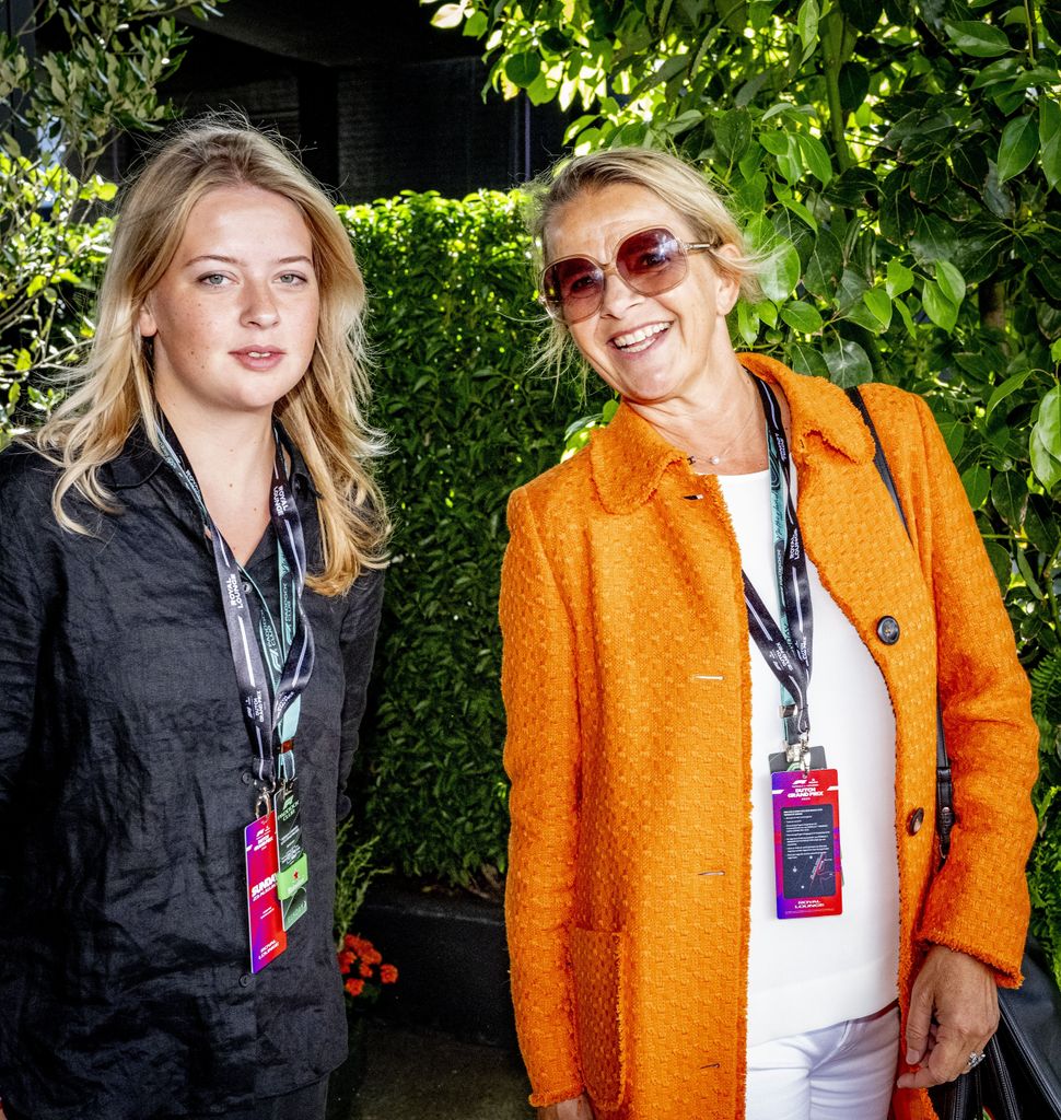 La princesa Mabel de Holanda junto a su hija antes del Gran Premio de Fórmula 1 de Países Bajos