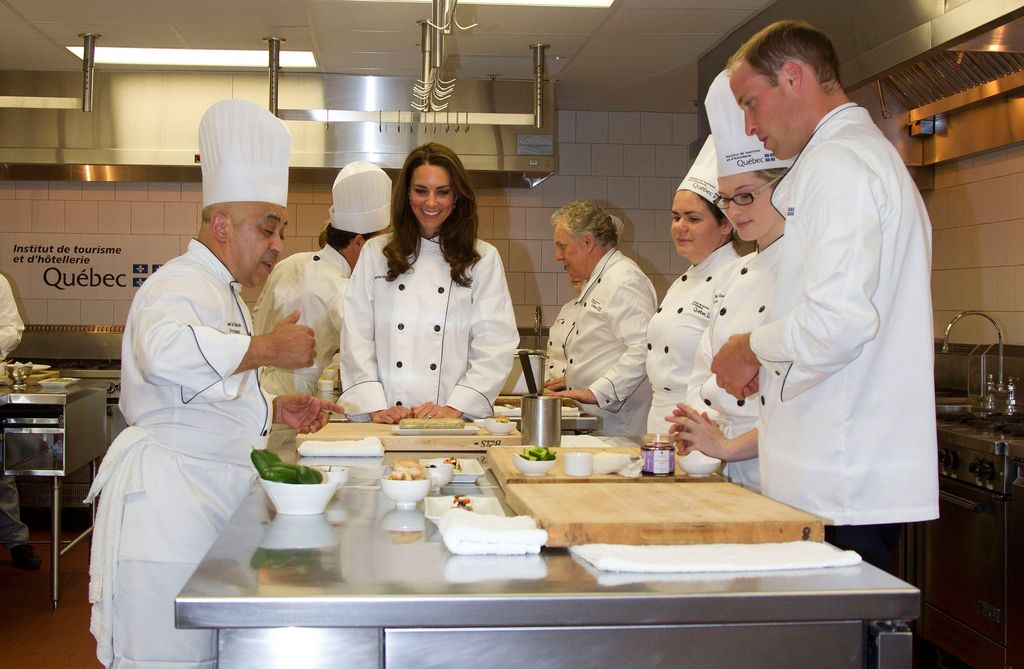 Los duques de Cambridge asisten a un taller de cocina en el Institut de Tourisme et d’Hôtellerie du Québec.