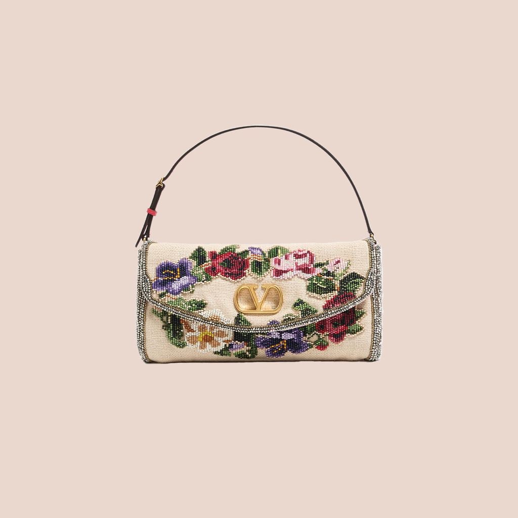 Bolso con cuentas de Valentino Garavani 2025