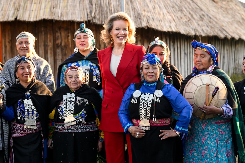 Matilde de Bélgica con el pueblo indígena mapuche en Chile