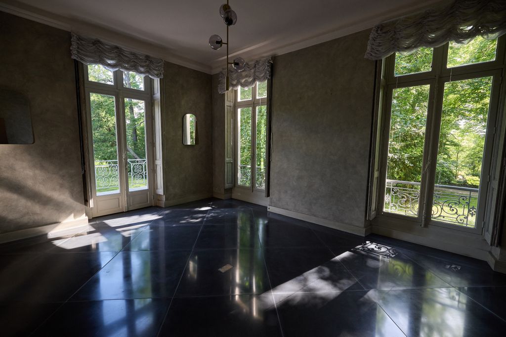 Interior de la villa del diseñador alemán Karl Lagerfeld, en Louveciennes, cerca de París.