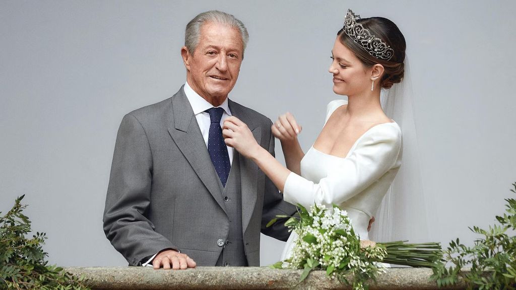 Isabelle Junot con su padre en el día de su boda