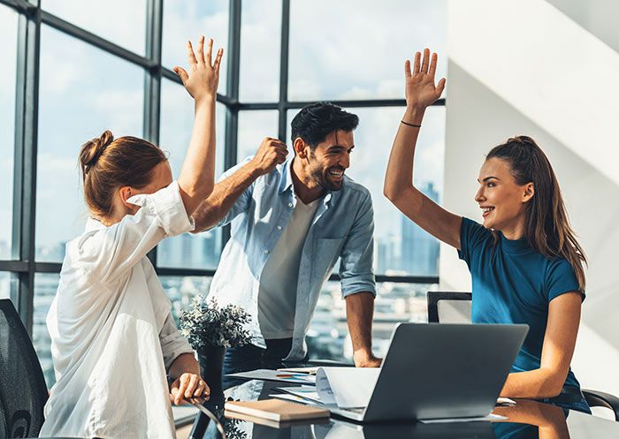 equipo de trabajo feliz