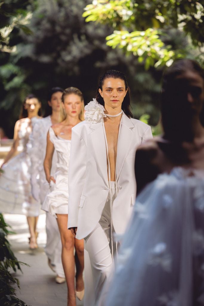 La propuesta nupcial de Raquel buscó reinterpretar un clásico vestido de novia y acercarlo a la sastrería 