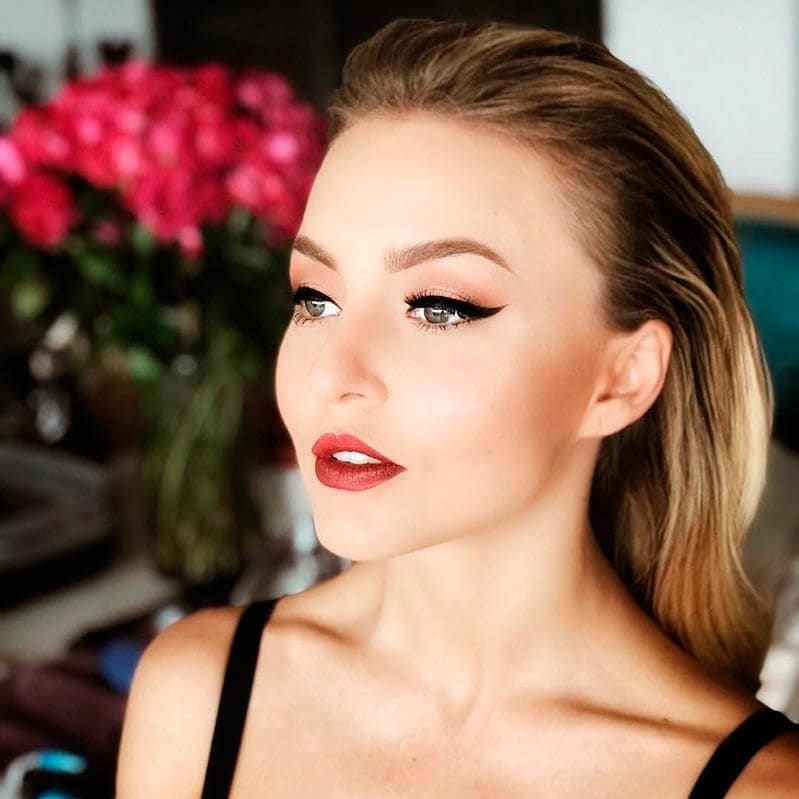 Angelique Boyer con cat eye
