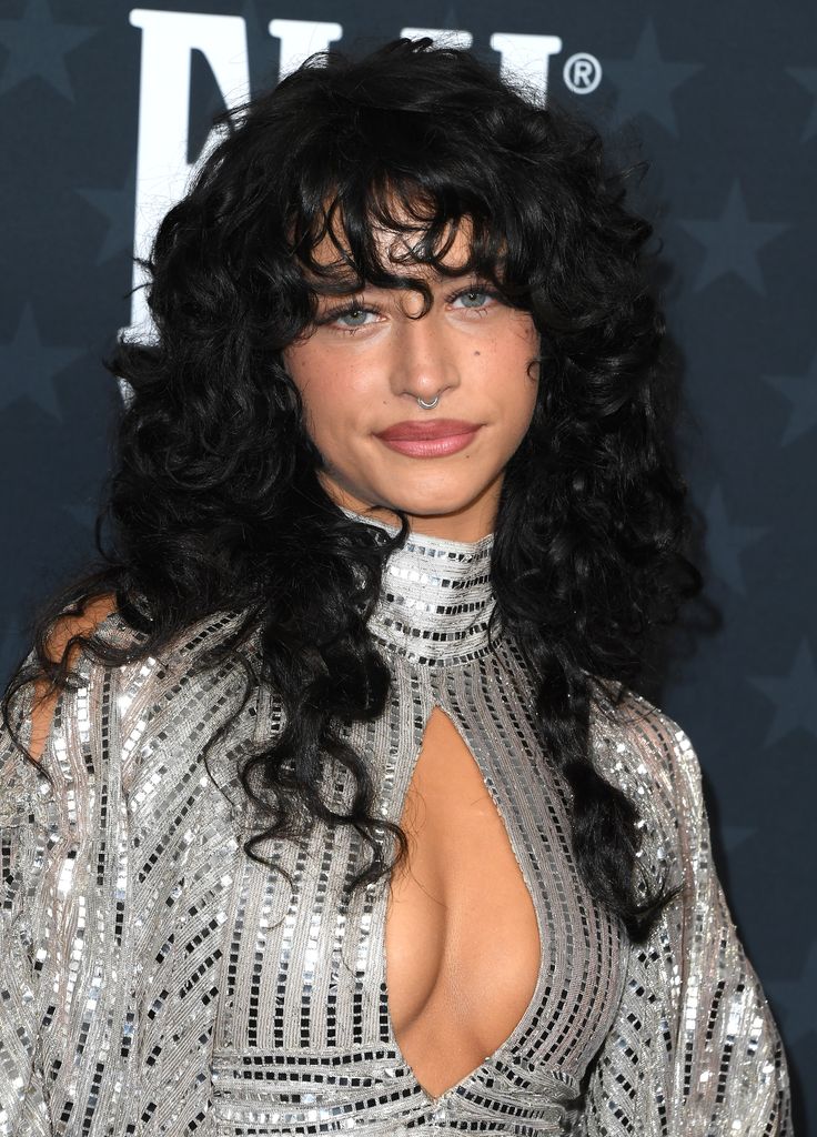 El negro y los marrones oscuros son los colores que dominan la temporada de otoño invierno. 