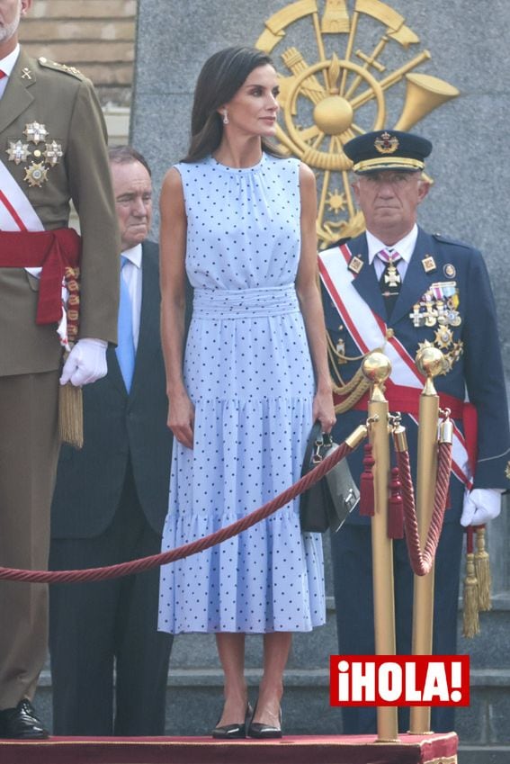 El simbólico vestido de la reina Letizia en la jura de bandera de la princesa Leonor en Zaragoza