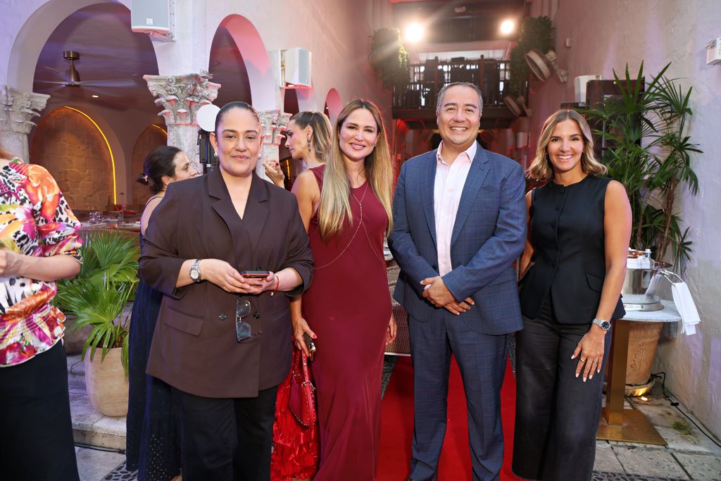 De izq. a dcha.: Nagidmy Márquez (CEO ¡HOLA!, Jezabel Morera (Head of Sales HOLA!) Billy Obregón (ceo Vontobel Bank) y Laura Salvatore (Vontobel Bank)