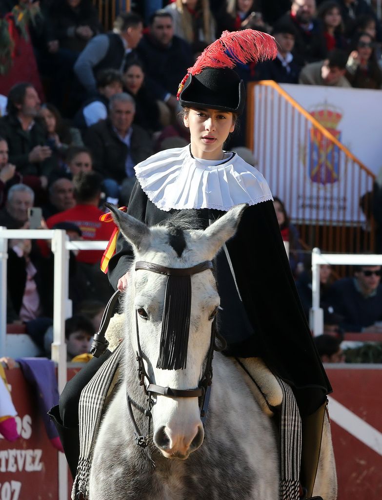 María, la hija de Morante de la Puebla, a caballo