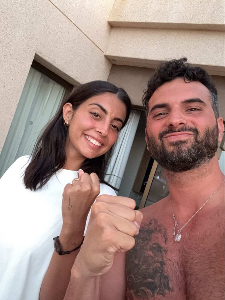 Marieta y Suso celebrando la victoria de España