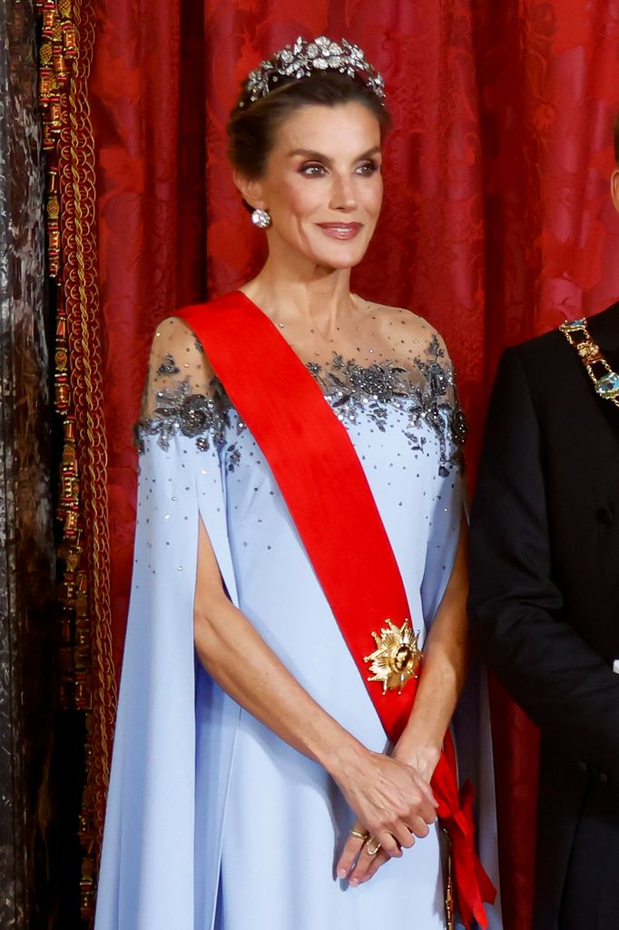 Doña Letizia ha hecho uso de la impresionante diadema floral