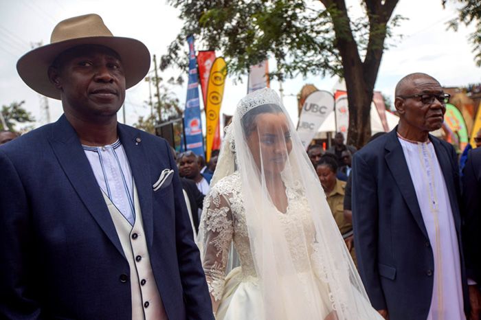 La novia, de camino al altar
