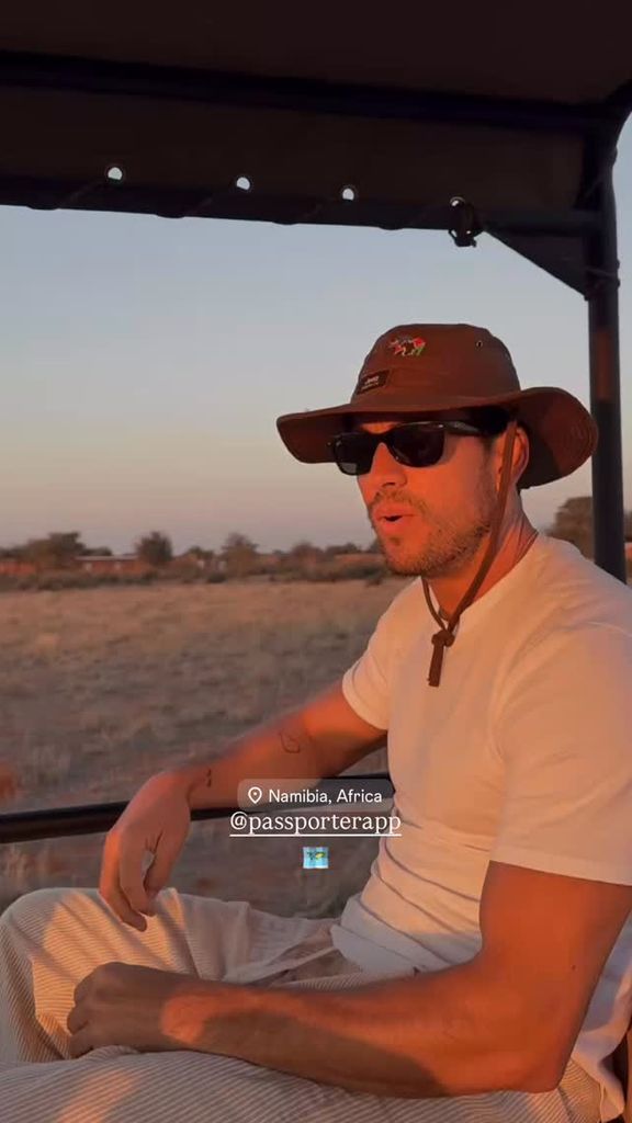 Mario Casas durante un viaje por el desierto