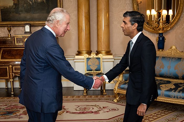 Carlos III y Rishi Sunak