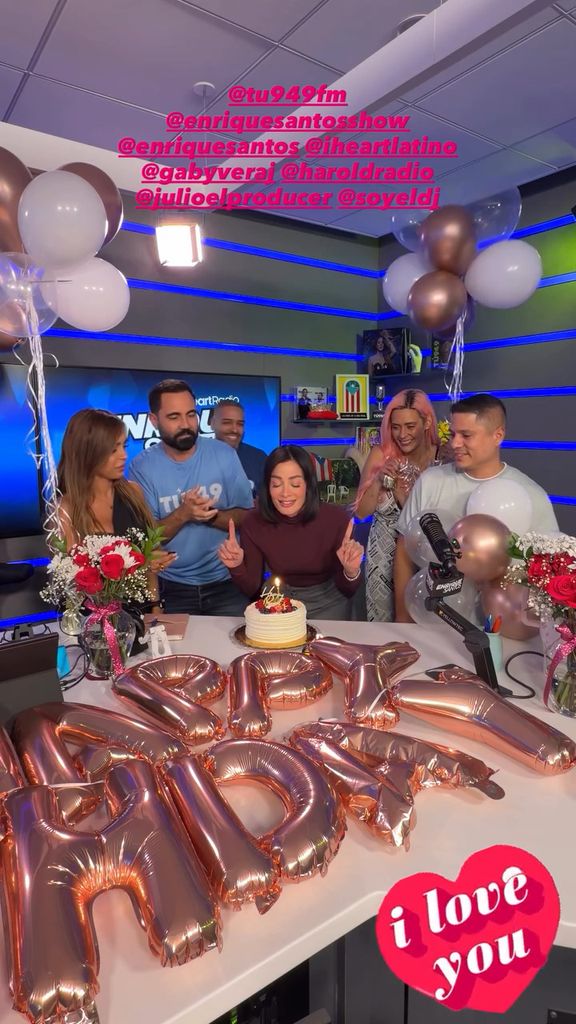 Dayanara Torres pidió su deseo al soplar la velita de su pastel