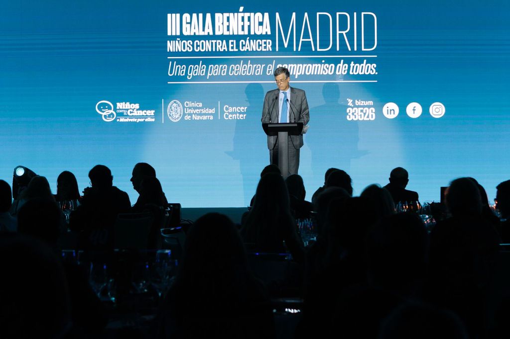Joseba Campos, director general de la Clínica Universidad de Navarra, durante su discurso de agradecimiento en la gala