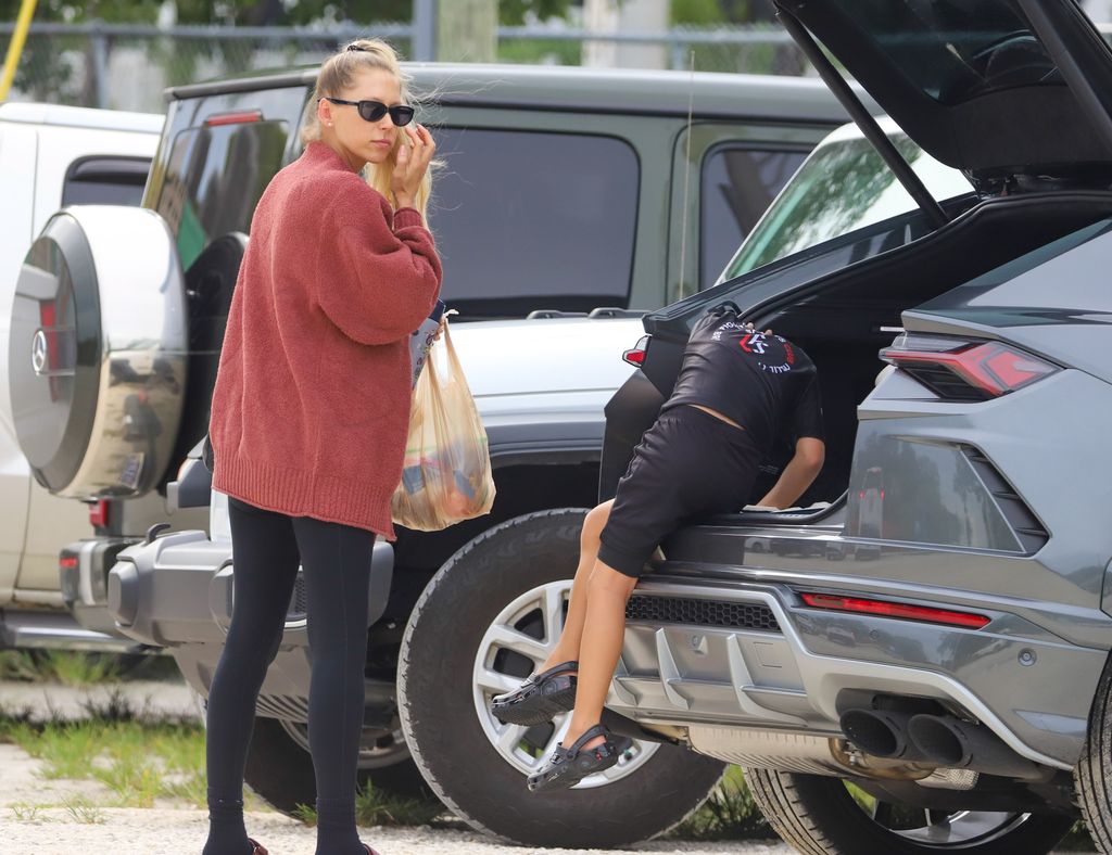 Nicholas demostró ser un niño muy atento en su salida con su madre, Anna Kournikova.