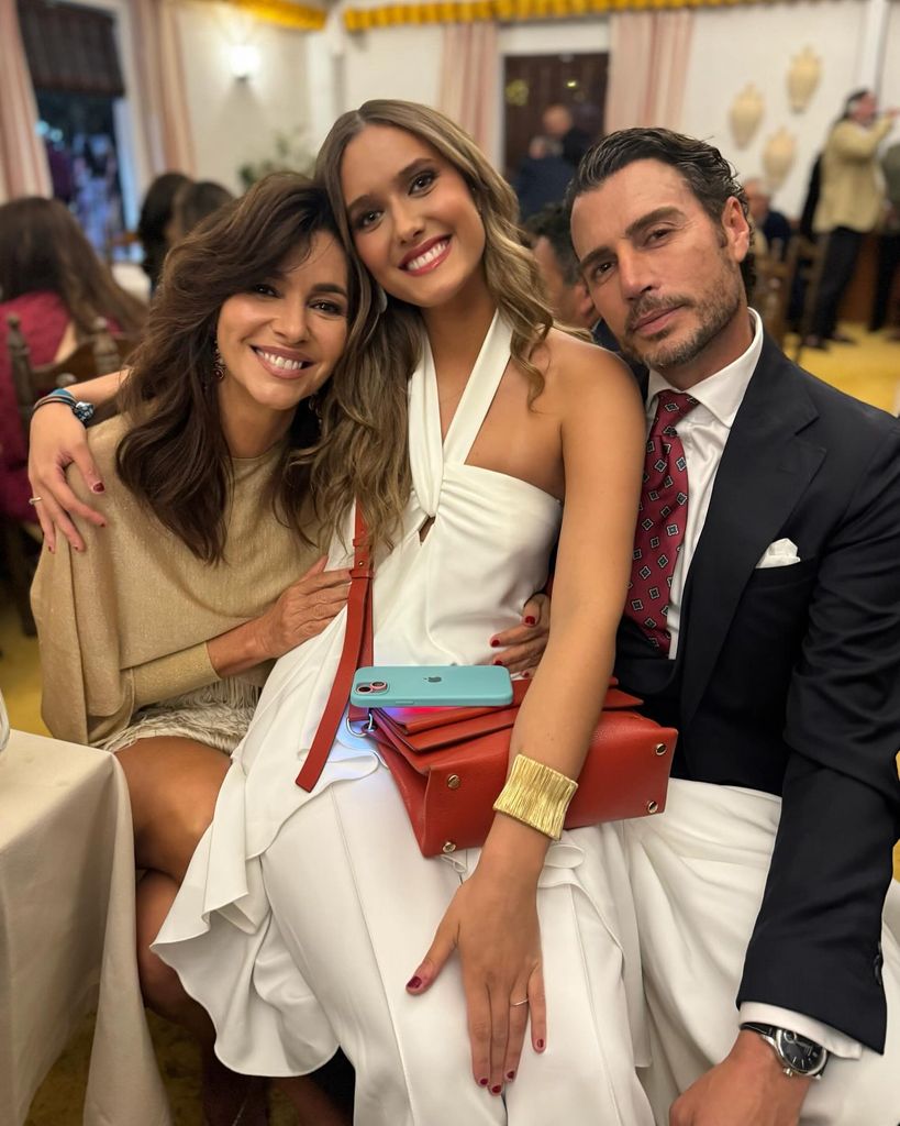 Lucía con sus padres, Arantxa del Sol y Finito de Córdoba