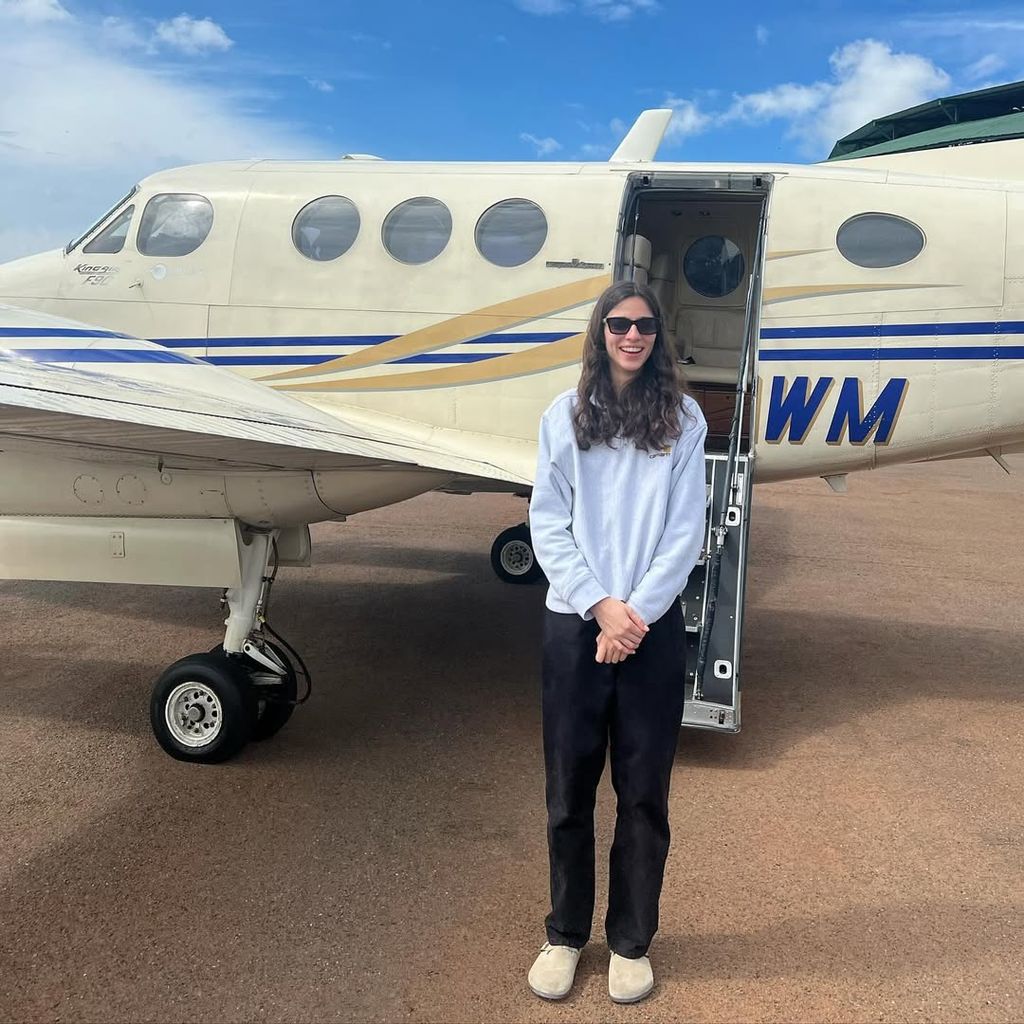 Loli Bahía en el aeropuerto
