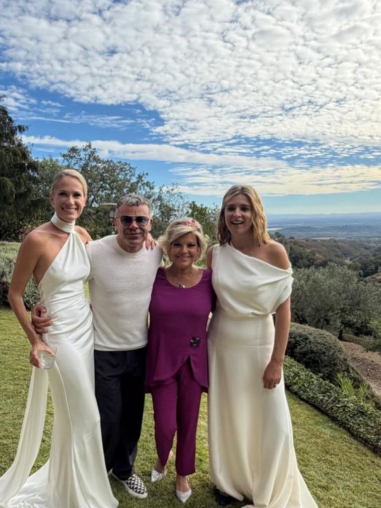 Jorge Javier Vázquez y Terelu Campos junto a la pareja