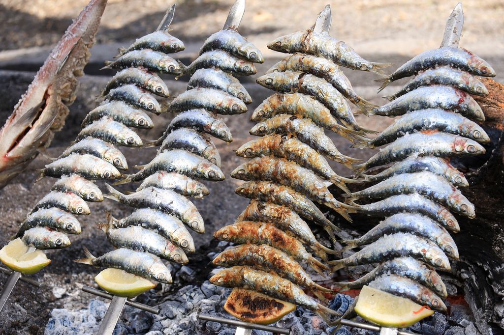 Los espetos de sardinas son un auténtico emblema malagueño.