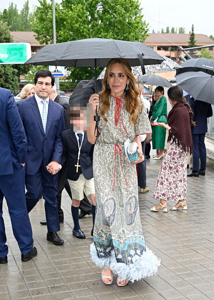 Gema Ruiz junto a sus hijos en la comunión del pequeño Juan, el 9 de mayo de 2026, en Madrid