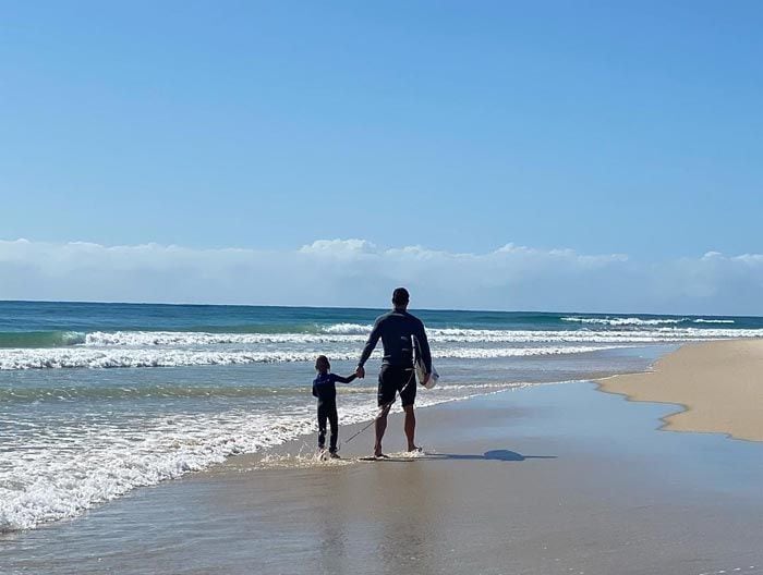 Chris Hemsworth con uno de sus hijos