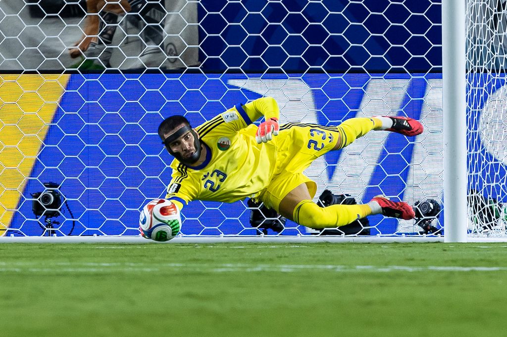 Luca Zidane #23 de Argelia detiene un balón en la potería en el partido con Argentina en el grupo J en la Fase de Grupos de la Copa Mundial de la FIFA 2026 en el Kansas City Stadium en Kansas, el 13 de junio de 2026. 