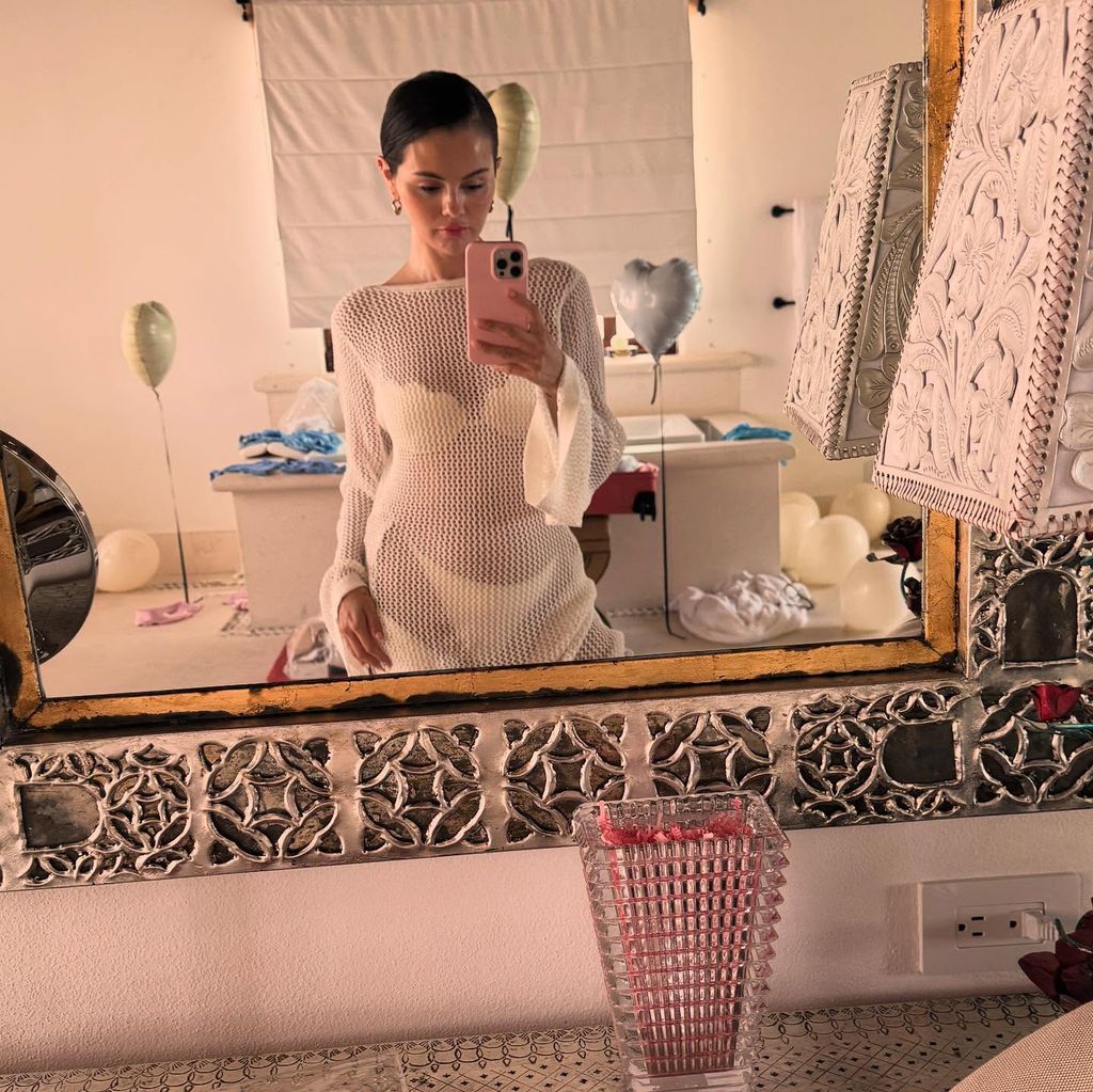 Selena Gomez mostró algunos de los increíbles looks que usó en su despedida de soltera. 