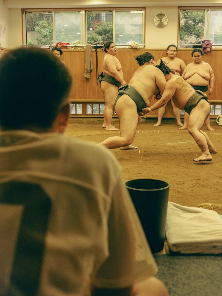Tom Brady y sus hijos acudieron a una exhibición de sumo, deporte nacional japonés.