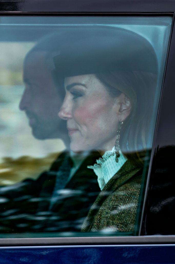 Los príncipes de Gales, en su coche