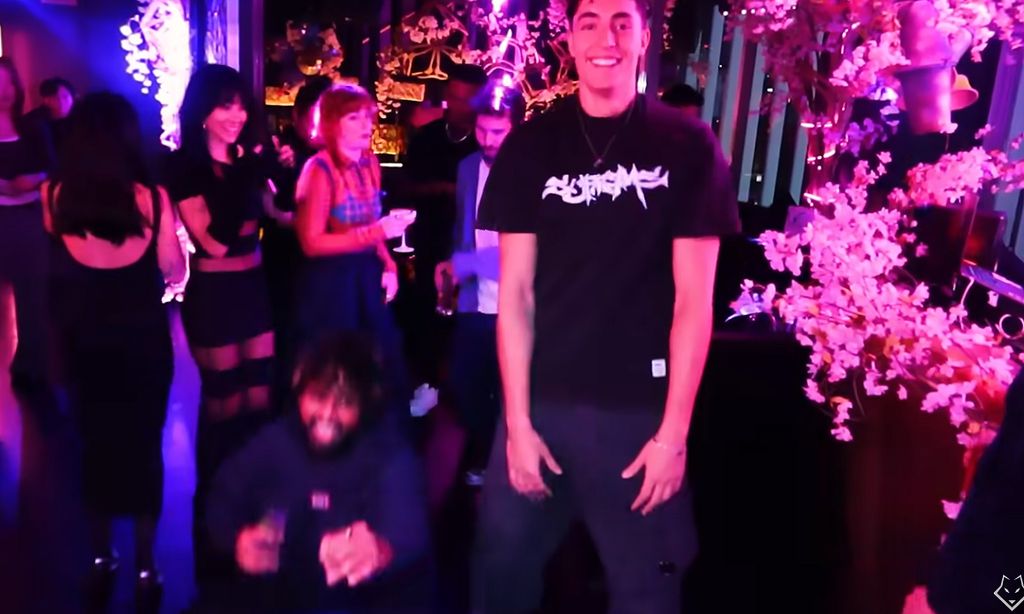 Aitana y Plex: así ha sido su inesperado encuentro en Japón del que todo el mundo está hablando