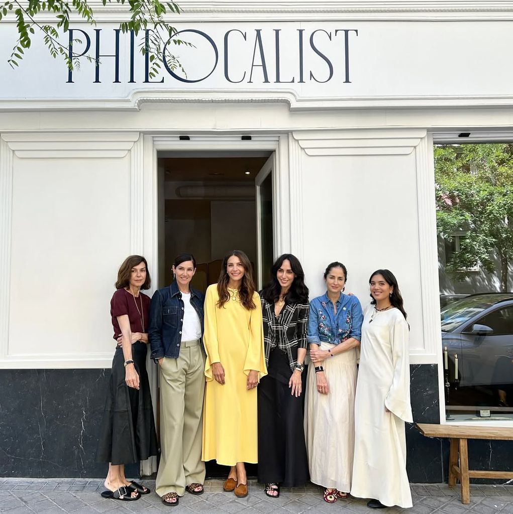 Noor Fares con sus amigas, entre ellas Carolina Herrera, en la apertura de su tienda en Madrid