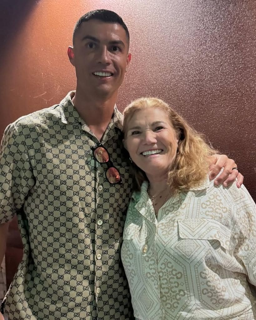 Cristiano Ronald con su madre, la señora Dolores Aveiro.