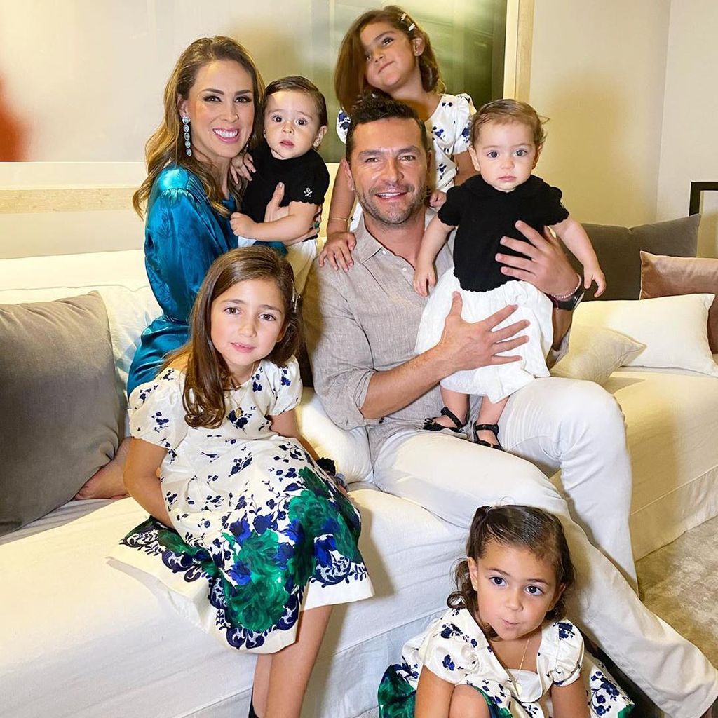 Jacky Bracamontes y su familia