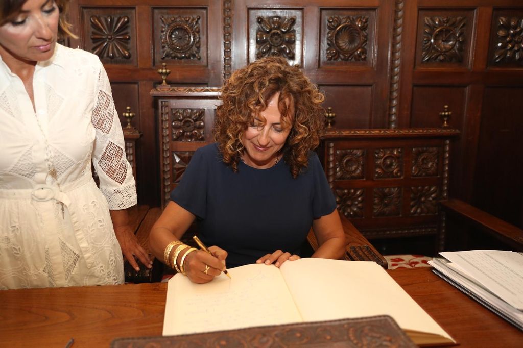 Cristina Ónega también ha dejado unas palabras en el libro de firmas