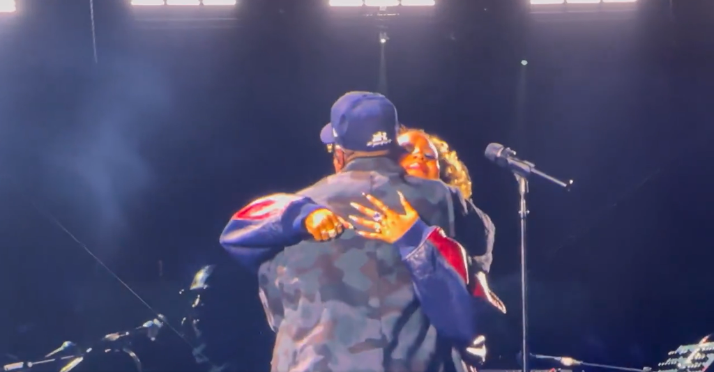 Blue Ivy se funde en un abrazo con su padre