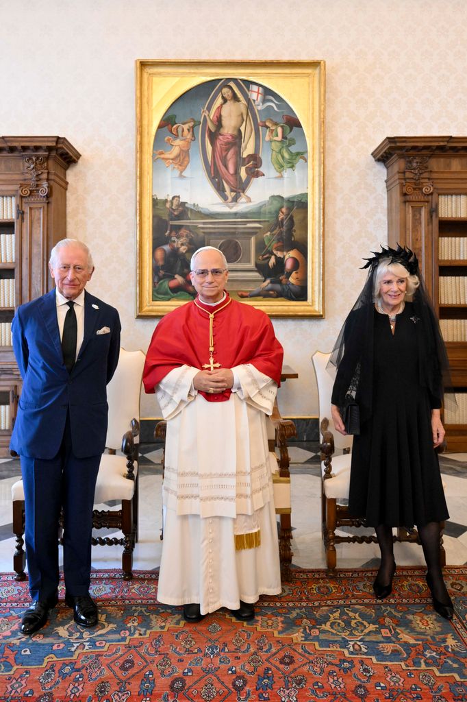 El rey Carlos III  y la reina Camilla en audiencia privada con el Papa León XVI.