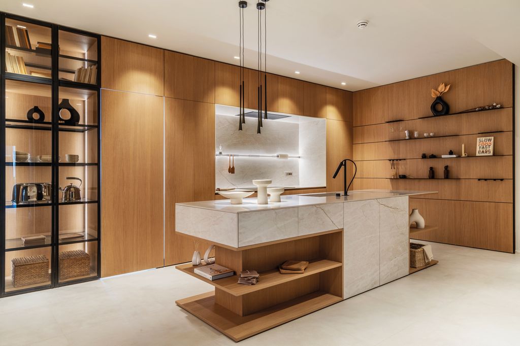 Cocina de madera con isla central
