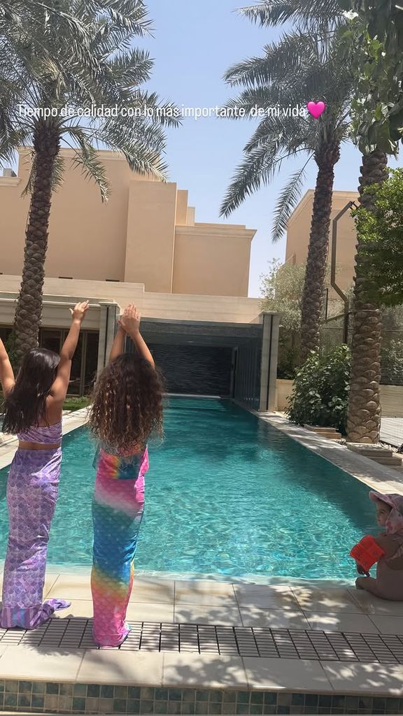 Georgina Rodríguez compartió un vistazo de su plan en la piscina con Cristiano Ronaldo y sus hijos.