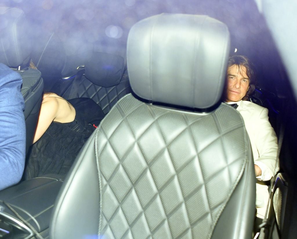 Tom Cruise y Ana de Armas intentan pasar desapercibidos al ser vistos llegando y saliendo juntos de la fiesta de cumpleaños número 50 de David Beckham.