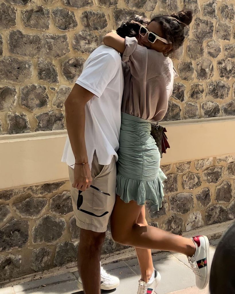Alma Cortes junto a su pareja, Miguel