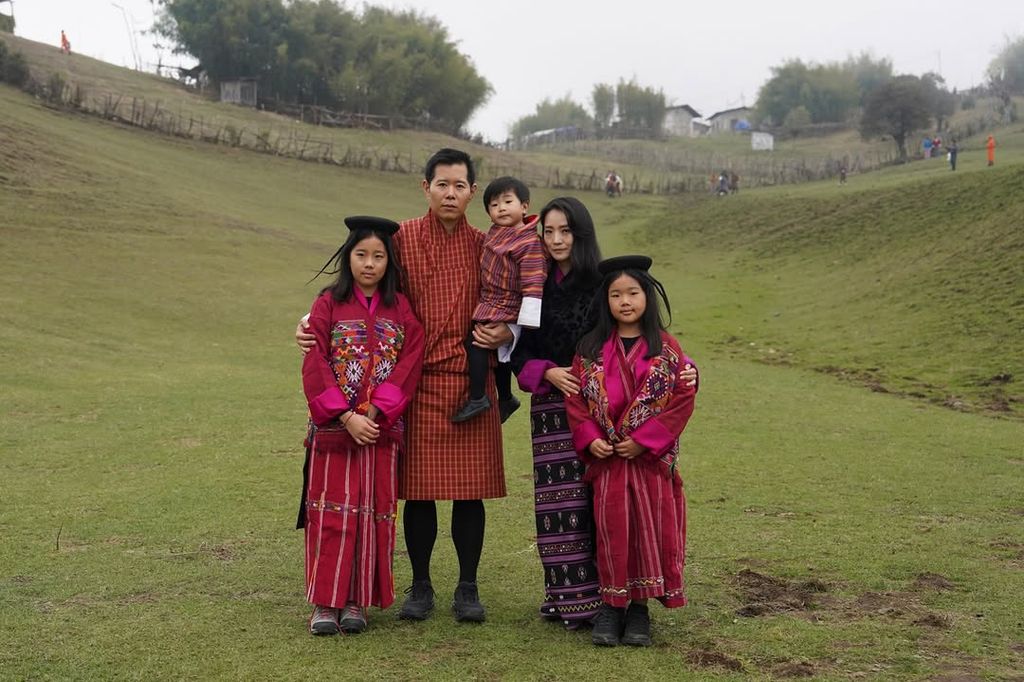 El hermano del soberano, con su mujer y sus hijos