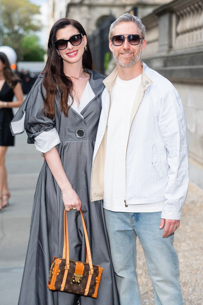 Anne Hathaway y su esposo Adam Shulman se convertirán en padres de tres.