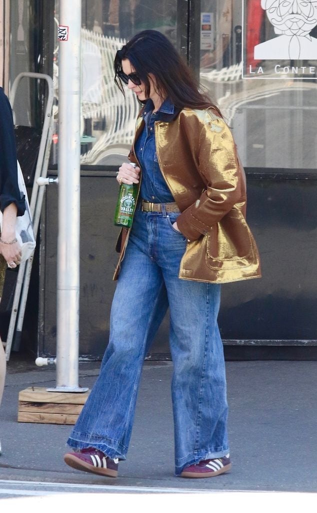 Anne Hathaway paseando por el centro de Manhattan
