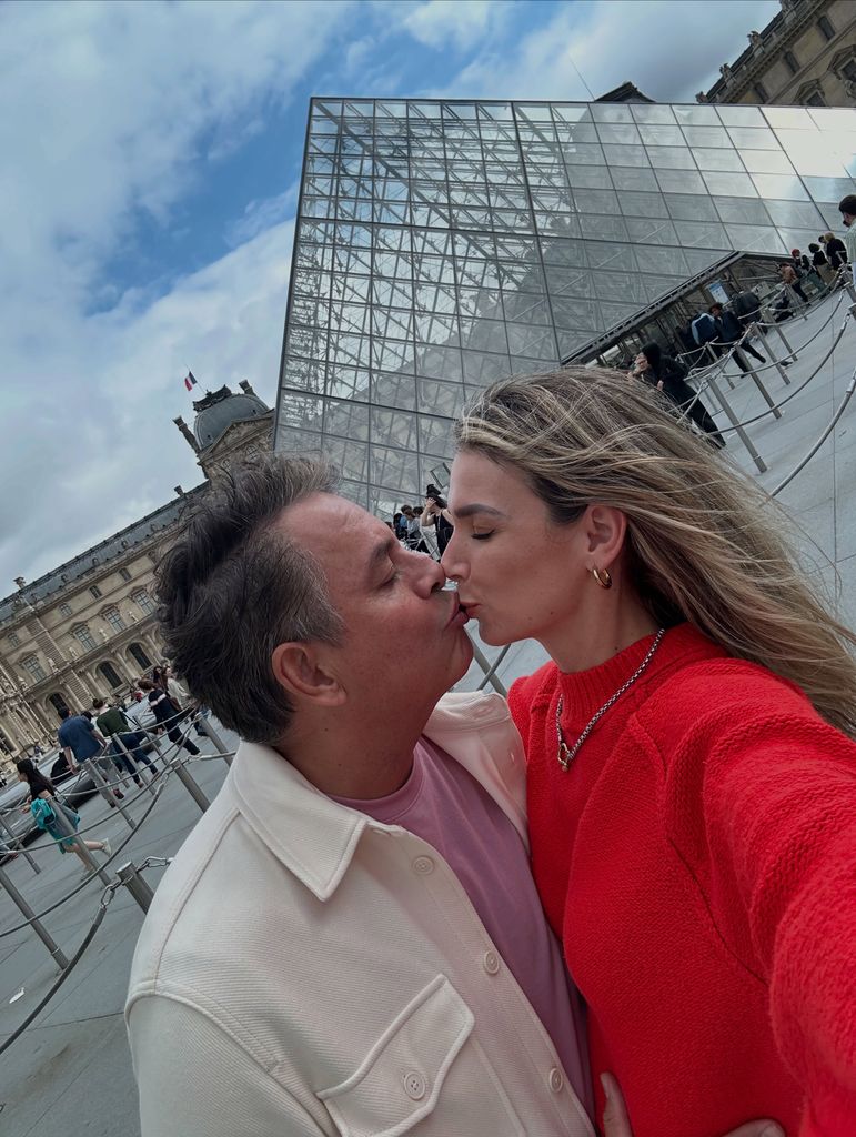 Entre fotos al lado de su hijo, la presentadora le deseó lo mejor al amor de su vida