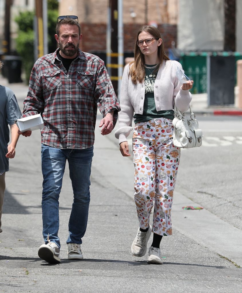 Ben Affleck fue visto con su hijo Samuel y su hija Violet durante una salida en Santa Mónica el pasado 26 de mayo.