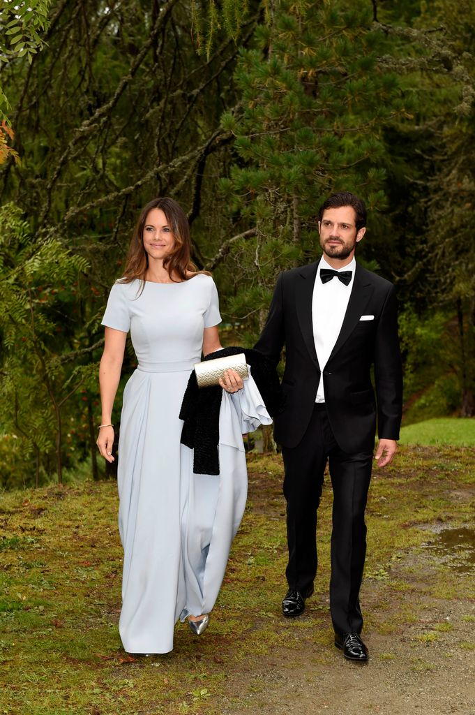 El príncipe Carlos Felipe de Suecia y Sofía en la boda de Konstantin von Bayern y Deniz Kaya en Suiza, 2018.