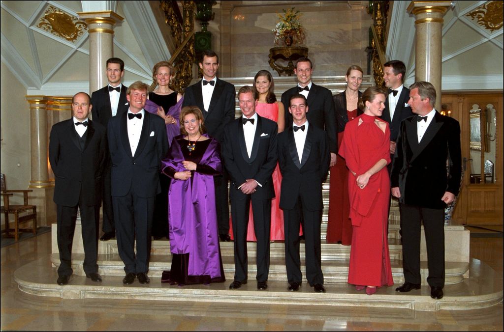 Festividades para el Gran Duque Enrique y la Gran Duquesa María Teresa en la ciudad de Luxemburgo, el 7 de abril de 2001. Los Grandes Duques junto a las familias reales de Noruega, Dinamarca, Bélgica, Países Bajos, España, Suecia y el príncipe Alberto de Mónaco