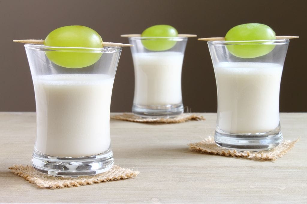 Aperitivo de vasitos de ajoblanco